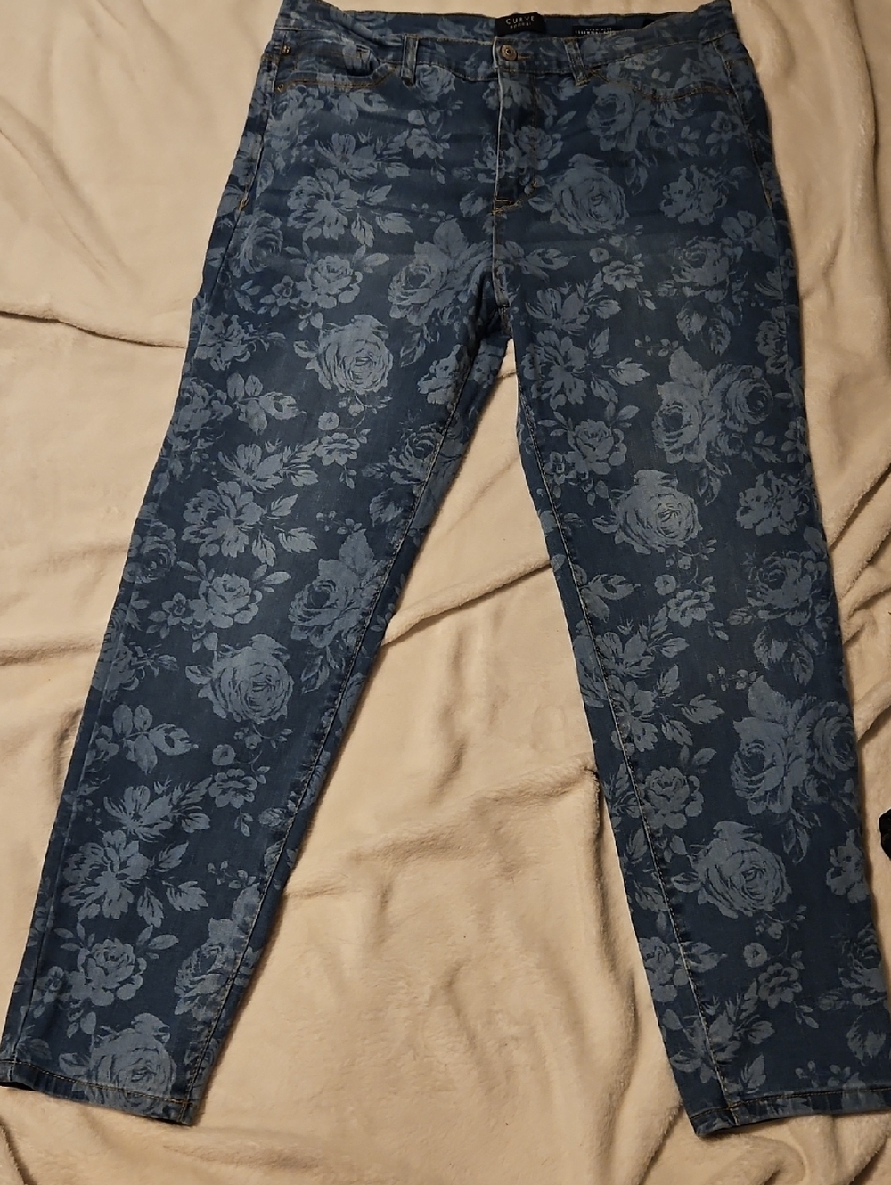 Floral-Print Skinny Jeans in Dark Blue by CLAIRE